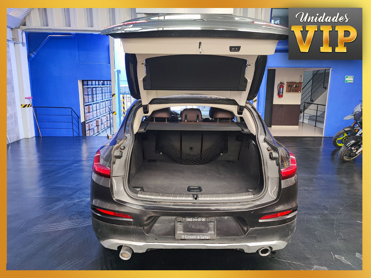 BMW_X4_cajuela